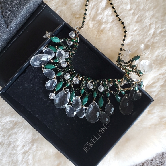 Jewelmint Statement Piece Bib Necklace with Box - Picture 2 of 4